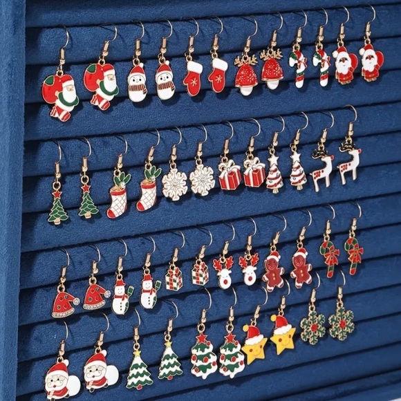 ⭐️ 5 for $25 Holiday Festive Christmas Candy Cane Earrings Gold Tone - Picture 5 of 8